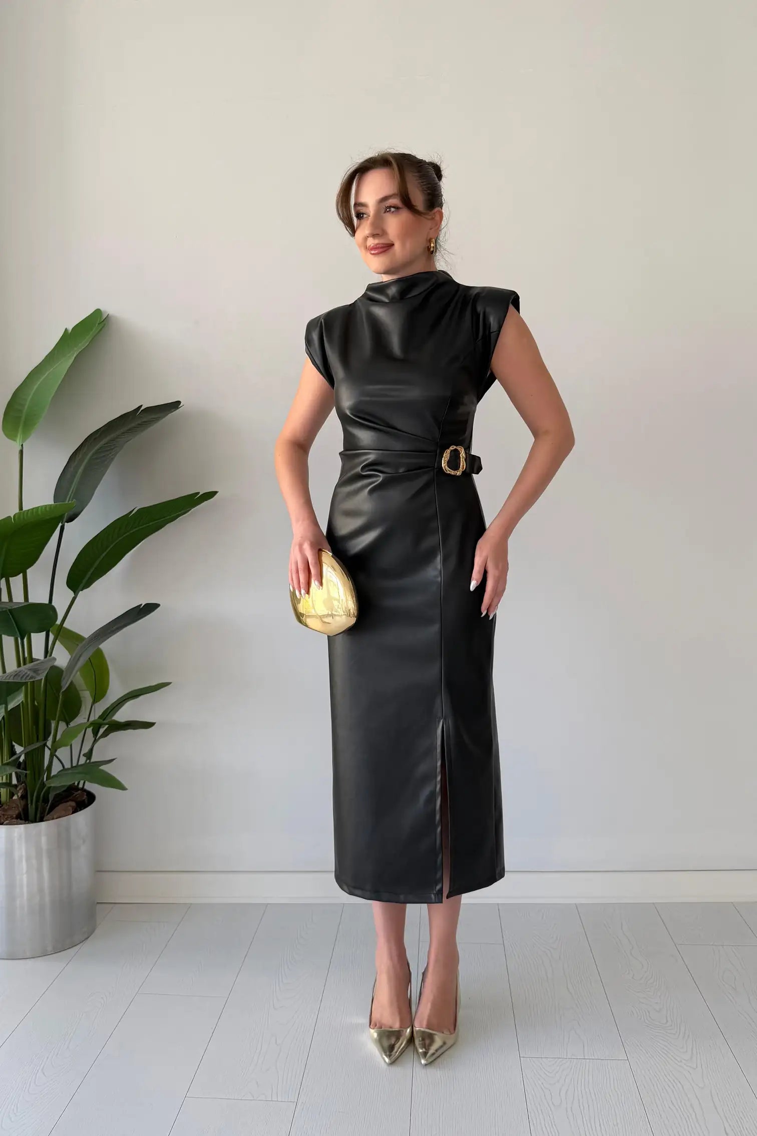 Miłosława™ | Midi-Kleid aus Ökoleder mit goldener Schnalle
