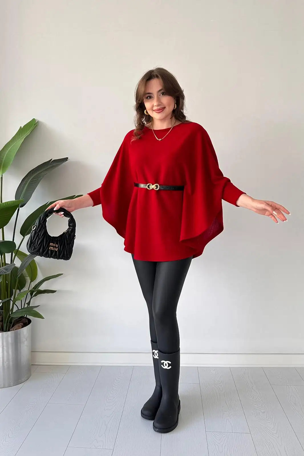 Dobromiła™ | Strickponcho mit Gürtel und Goldschnalle