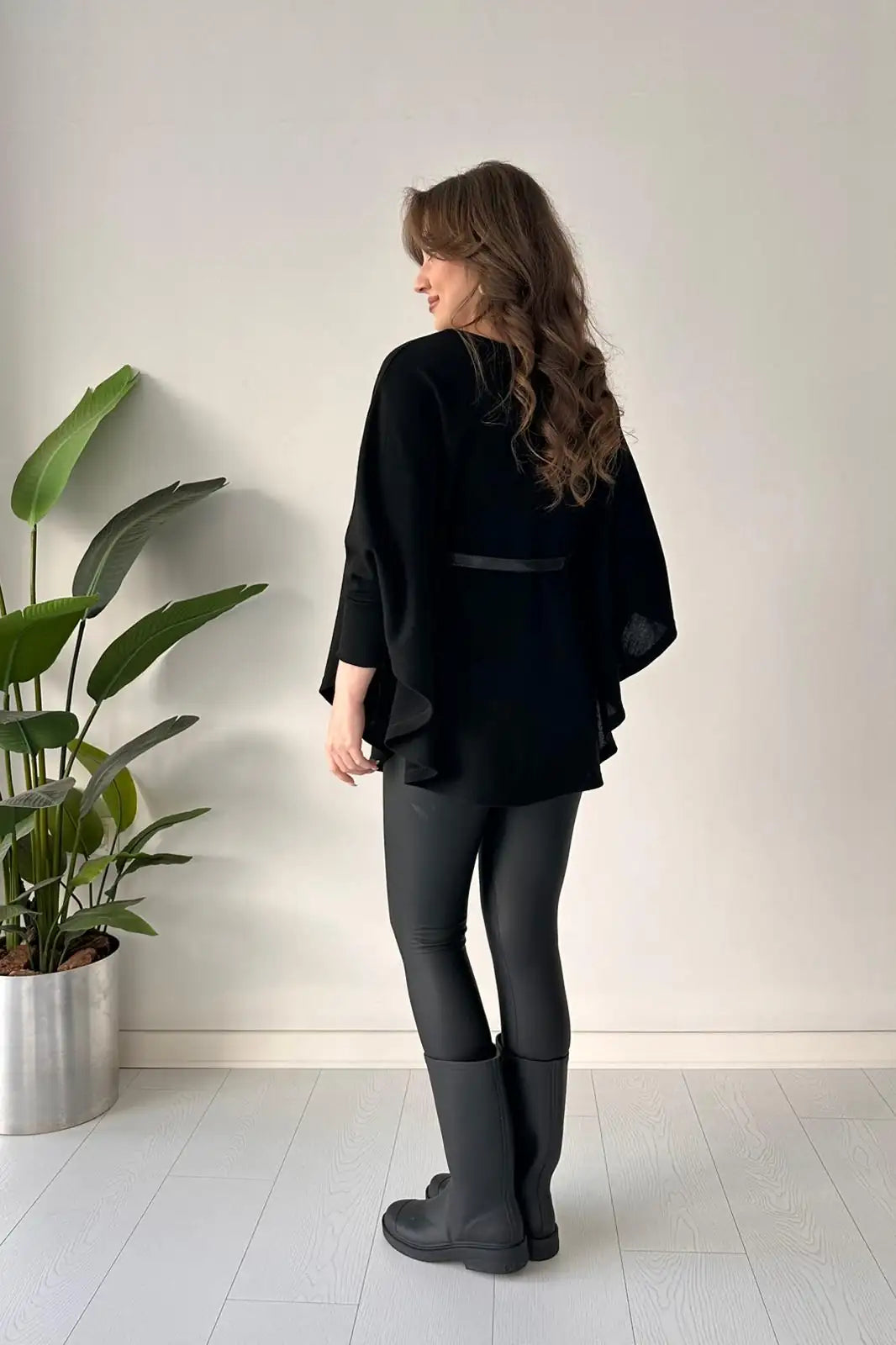 Dobromiła™ | Strickponcho mit Gürtel und Goldschnalle