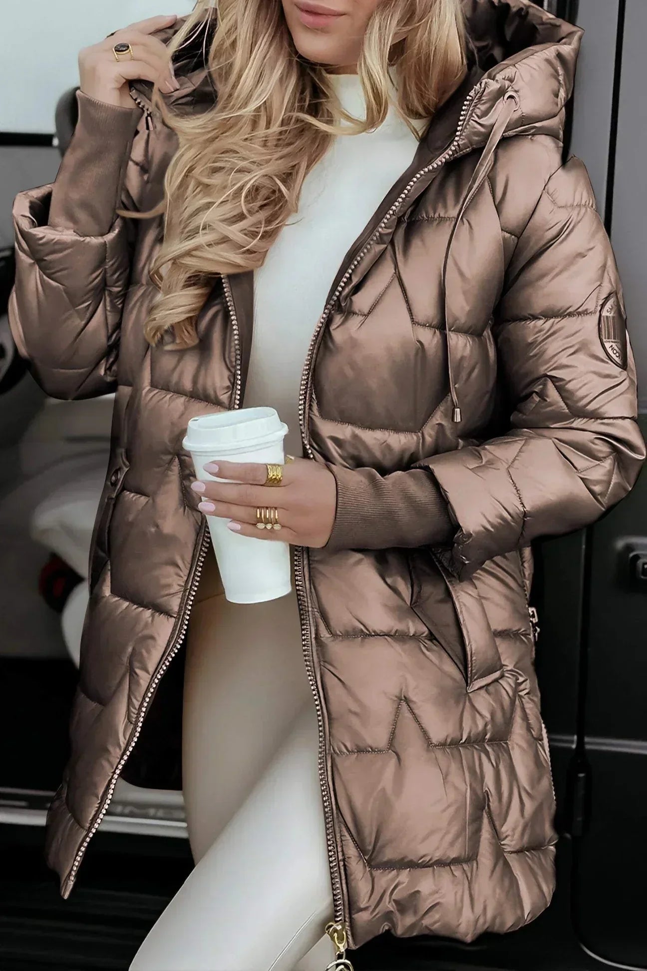 Ksena™ | Goldene Steppjacke für den Winter mit Kapuze