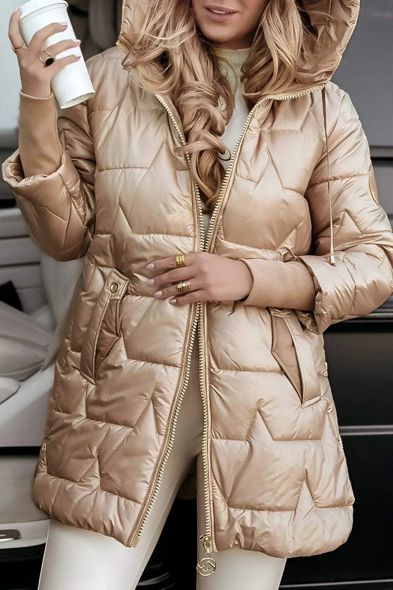 Ksena™ | Goldene Steppjacke für den Winter mit Kapuze