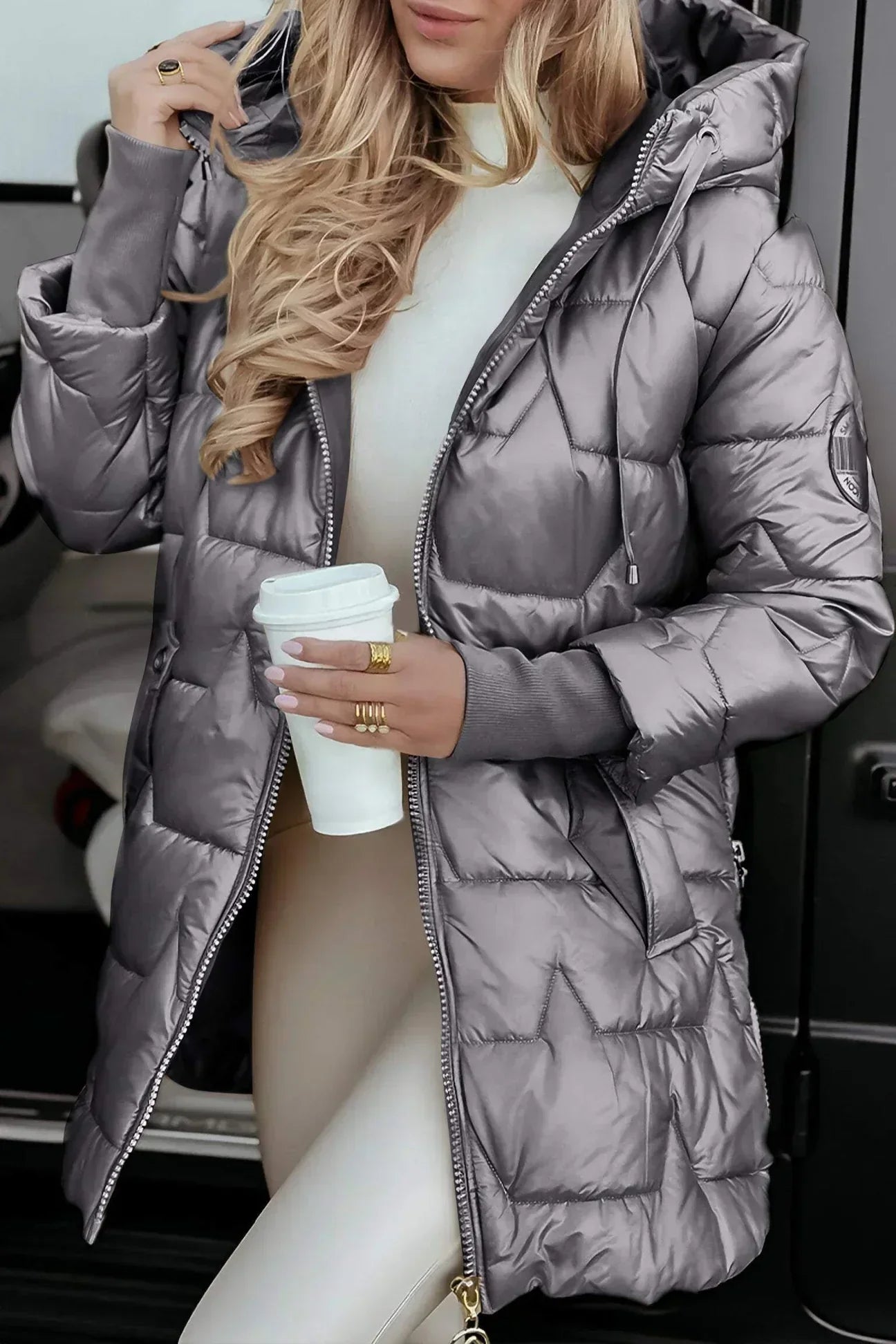 Ksena™ | Goldene Steppjacke für den Winter mit Kapuze
