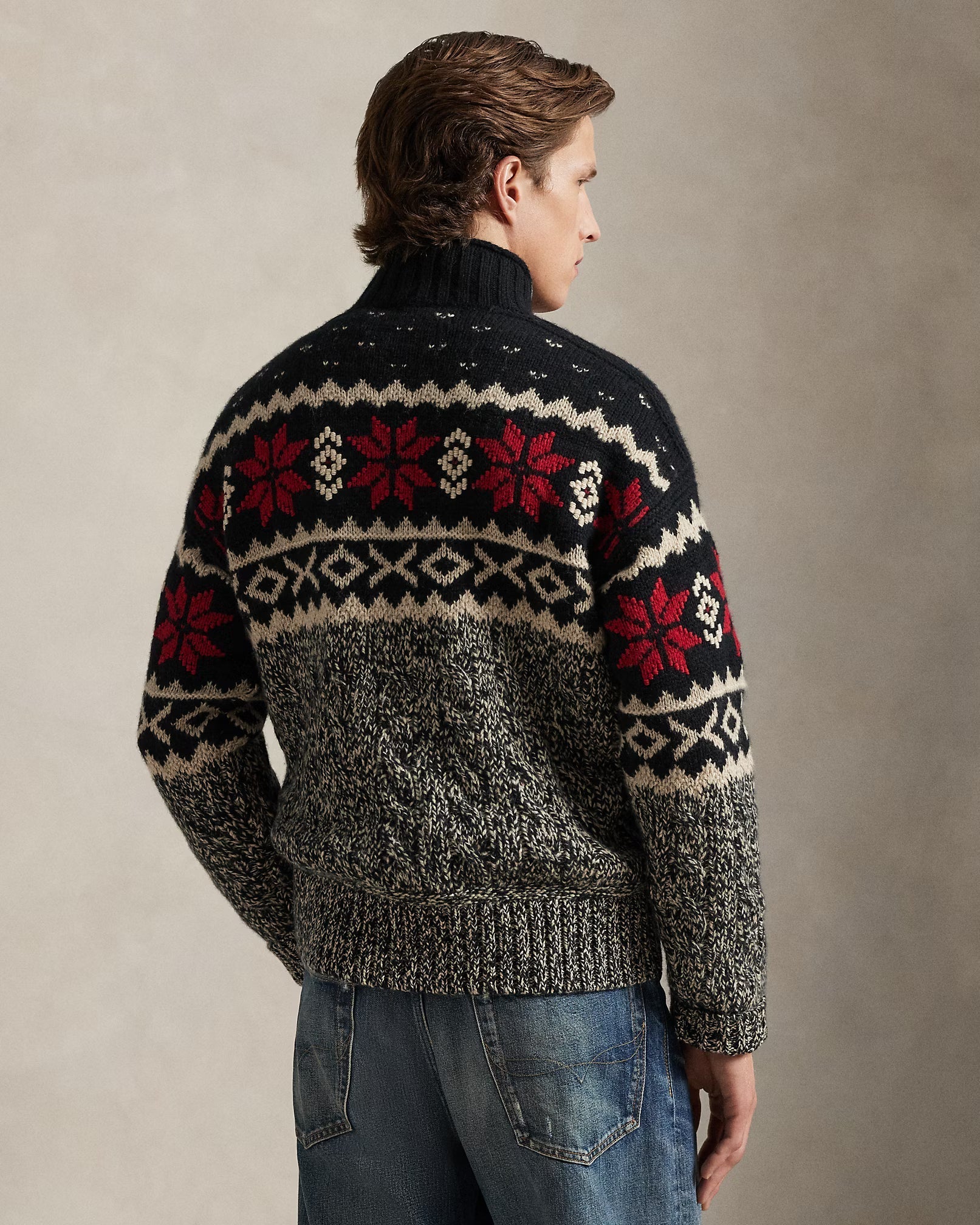 Hochgeschneiderter Strickpullover aus Wollmischung mit Schneeflocken