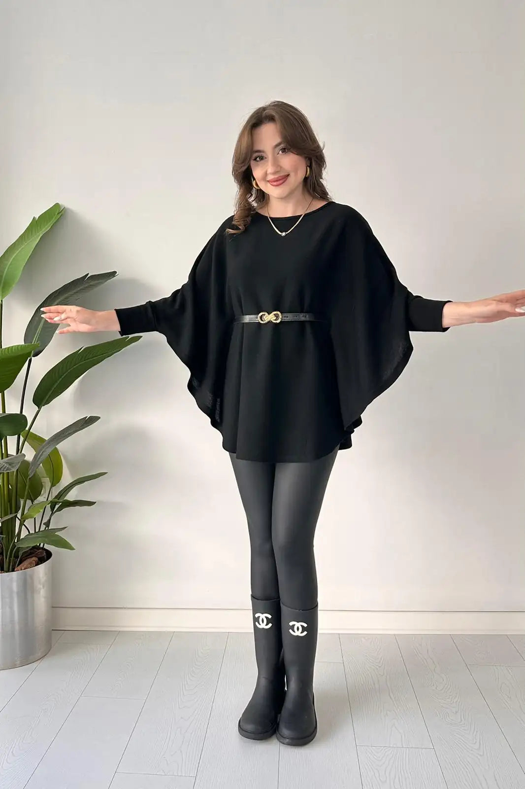Dobromiła™ | Strickponcho mit Gürtel und Goldschnalle