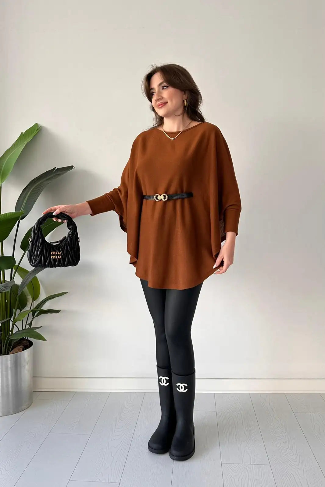 Dobromiła™ | Strickponcho mit Gürtel und goldener Schnalle